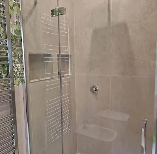 Peaceful 2 Bedrooms With Patio, Near Metro A Appartamento