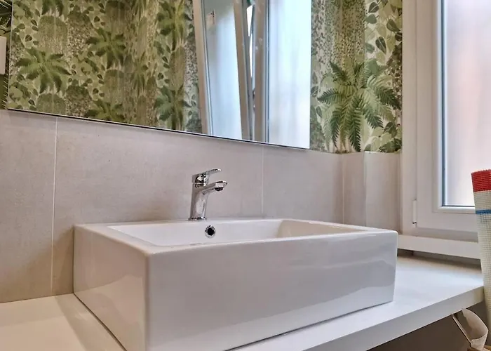 Appartamento Peaceful 2 Bedrooms With Patio, Near Metro A *