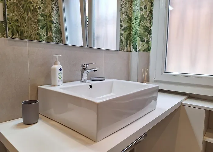 Appartamento Peaceful 2 Bedrooms With Patio, Near Metro A