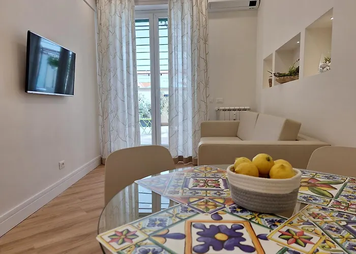 Peaceful 2 Bedrooms With Patio, Near Metro A Appartamento Roma