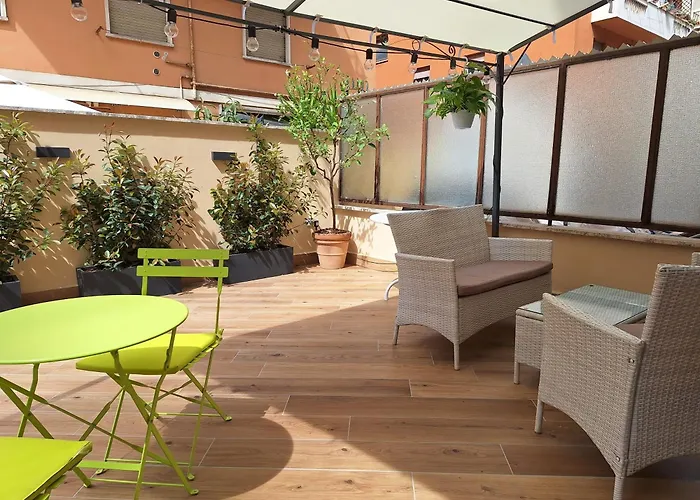 Appartamento Peaceful 2 Bedrooms With Patio, Near Metro A *