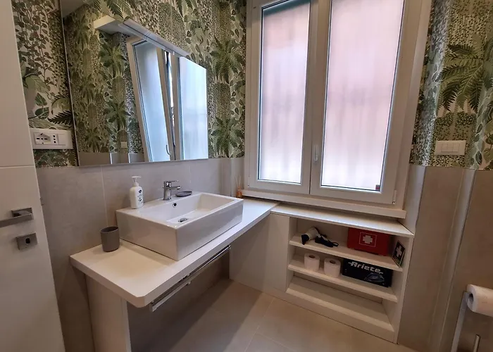 Peaceful 2 Bedrooms With Patio, Near Metro A Appartamento