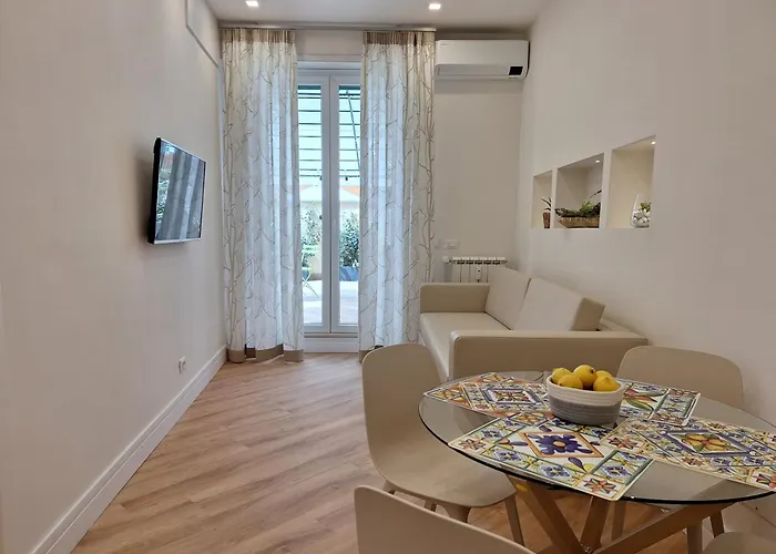Appartamento Peaceful 2 Bedrooms With Patio, Near Metro A *