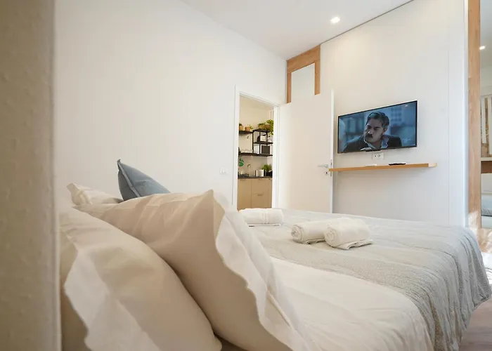 Peaceful 2 Bedrooms With Patio, Near Metro A Appartamento *