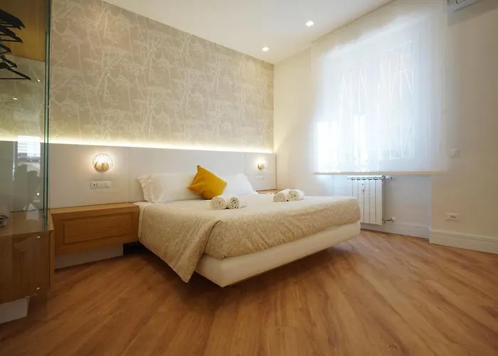 Peaceful 2 Bedrooms With Patio, Near Metro A Appartamento Roma