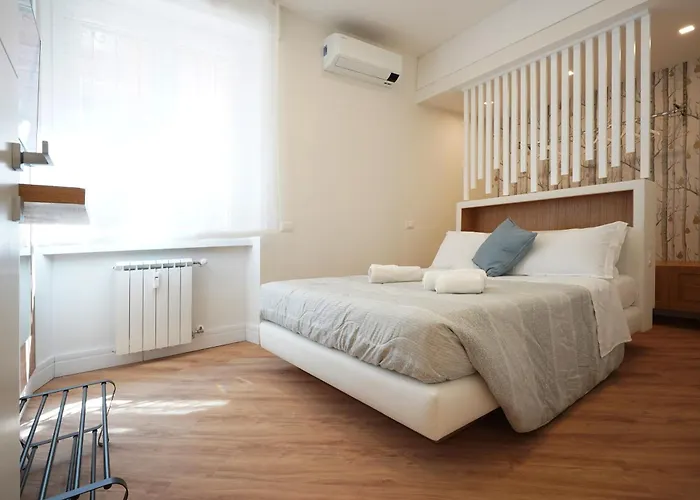 Appartamento Peaceful 2 Bedrooms With Patio, Near Metro A *