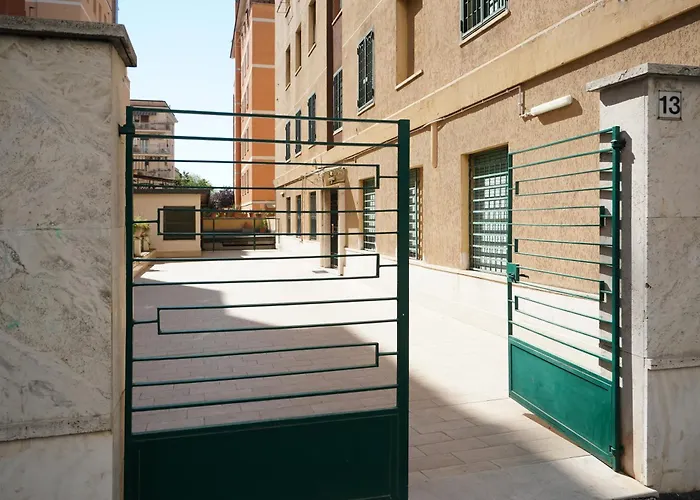 Appartamento Peaceful 2 Bedrooms With Patio, Near Metro A *